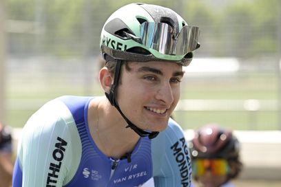 Le 12 juin 2025, Paul Seixas apparaissait sourire aux lèvres au départ de la 4e étape du Critérium du Dauphiné, à quelques dizaines de minutes de finir dans le top 10.