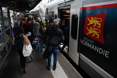 La fréquentation des trains en France a battu un record avec 6 % de passagers en plus entre 2023 et 2024, indique jeudi 19 juin l’Autorité de régulation des transports dans son rapport annuel. Ici, un train régional en gare de Caen, le 25 décembre 2023.