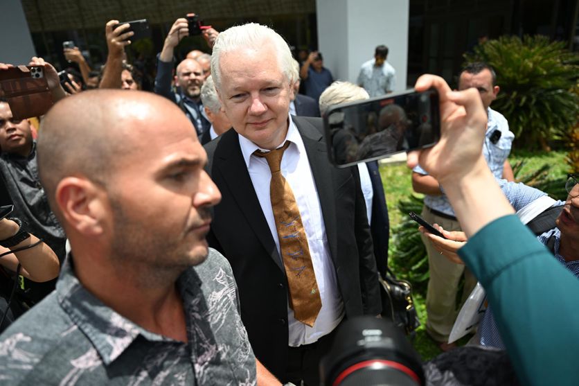 Julian Assange quitte le tribunal fédéral de Saipan, le 26 juin 2024